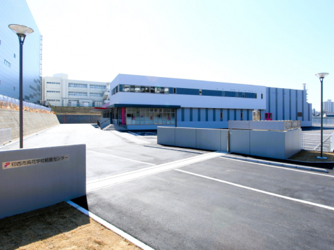 施工実績に「新高花学校給食センター建設工事」を掲載しました
